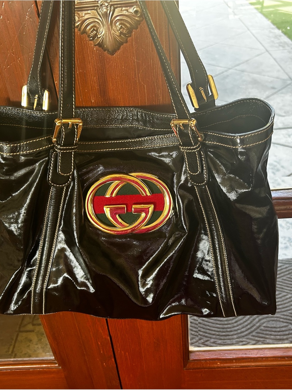 Gucci Black Shoulder Bag with Gold and Red Logo - Picture 6 of 11